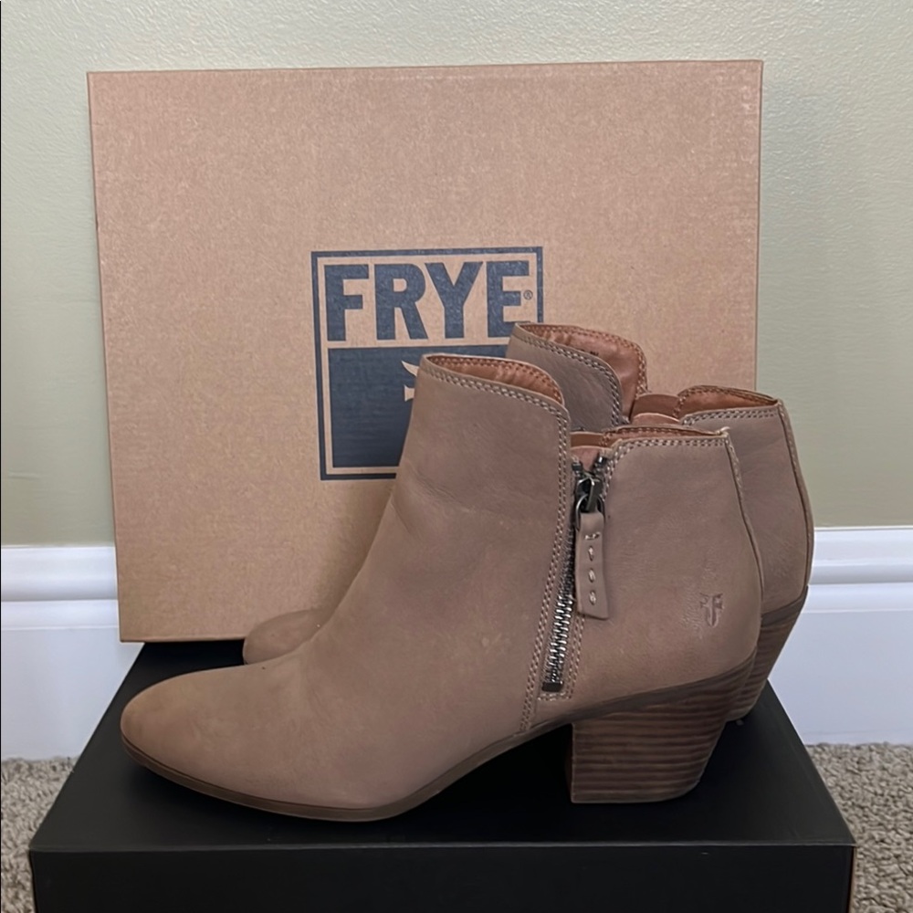 Frye Judith Double Zip Tan Ankle Booties